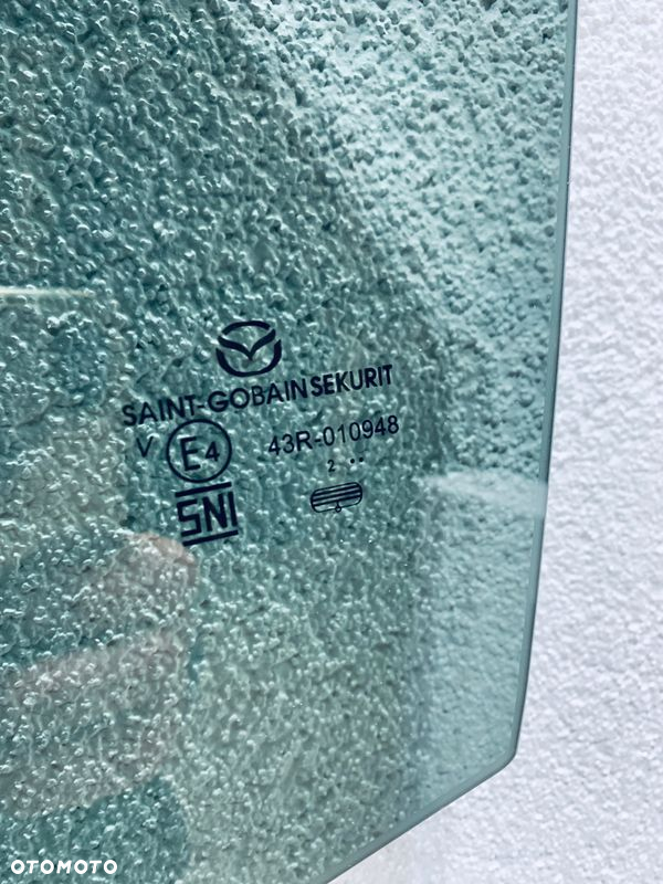 Szyba boczna lewa tylna opuszczana MAZDA CX-30 2019- OE PRZYCIEMNIANA - 2
