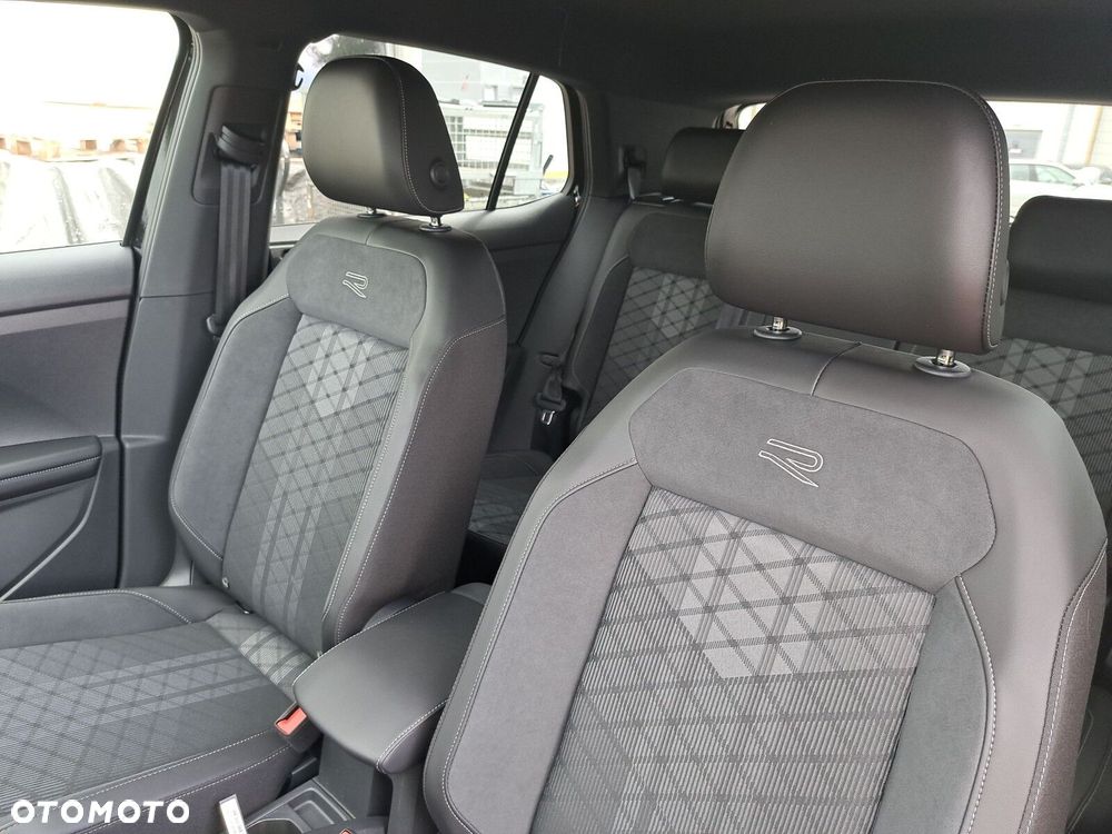 Volkswagen T-Cross - 12
