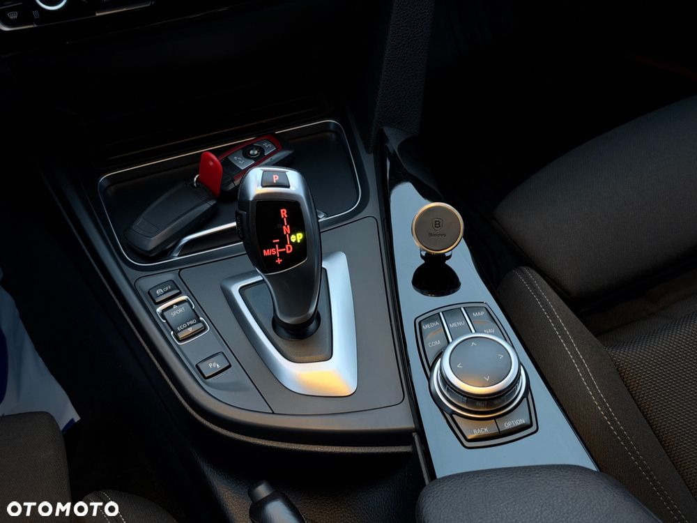 BMW Seria 3 320d Luxury Line sport - 23