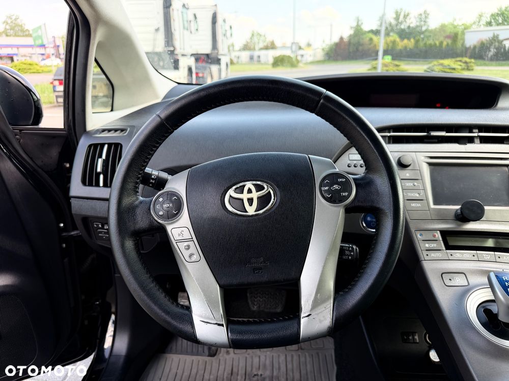 Toyota Prius 1.8 HSD Prestige - 11