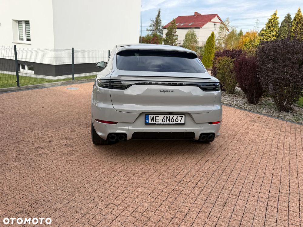 Porsche Cayenne - 1