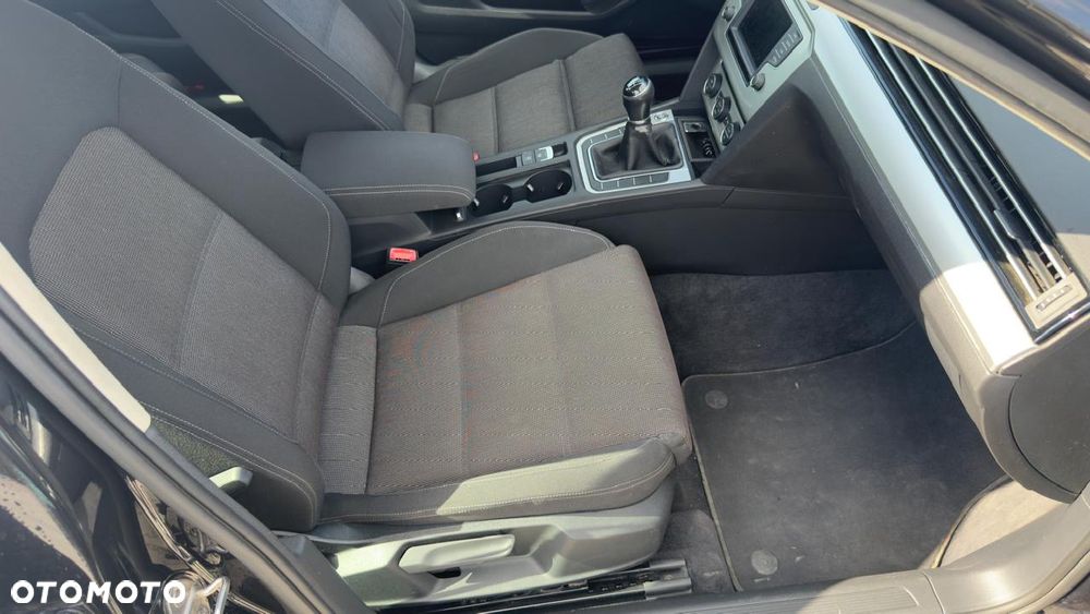 Volkswagen Passat ver-2-0-tdi-bluemotion-technology-comfortline - 16