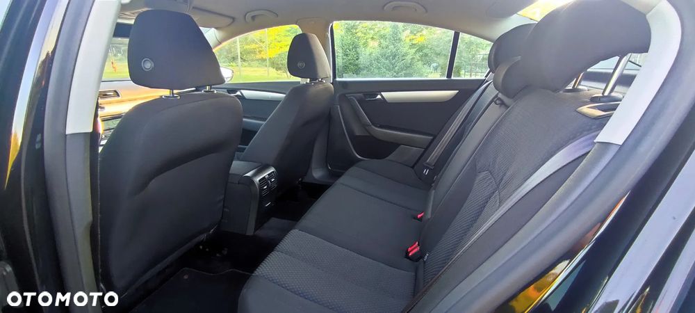 Volkswagen Passat 1.6 TDI DPF BlueMot Trendline - 11