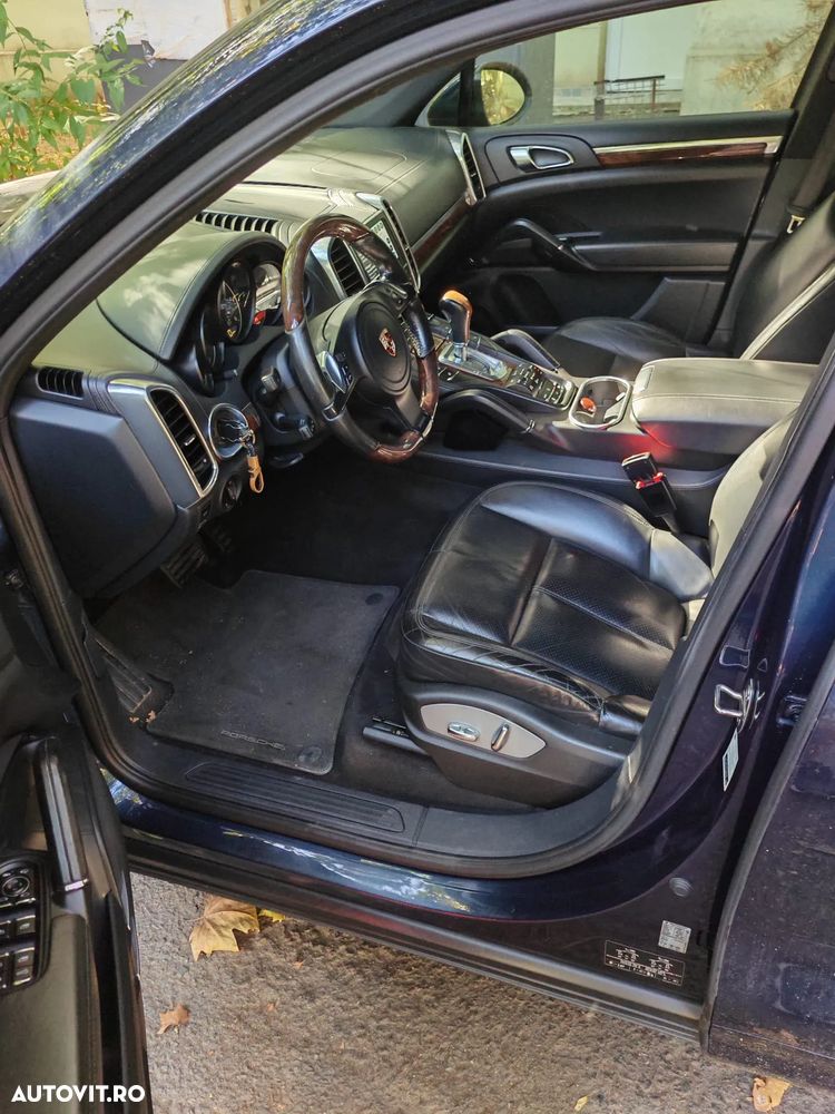 Porsche Cayenne 3.0 L V6 - 8