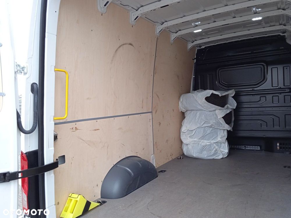 Volkswagen e-Crafter 35 10,7m3 - 28