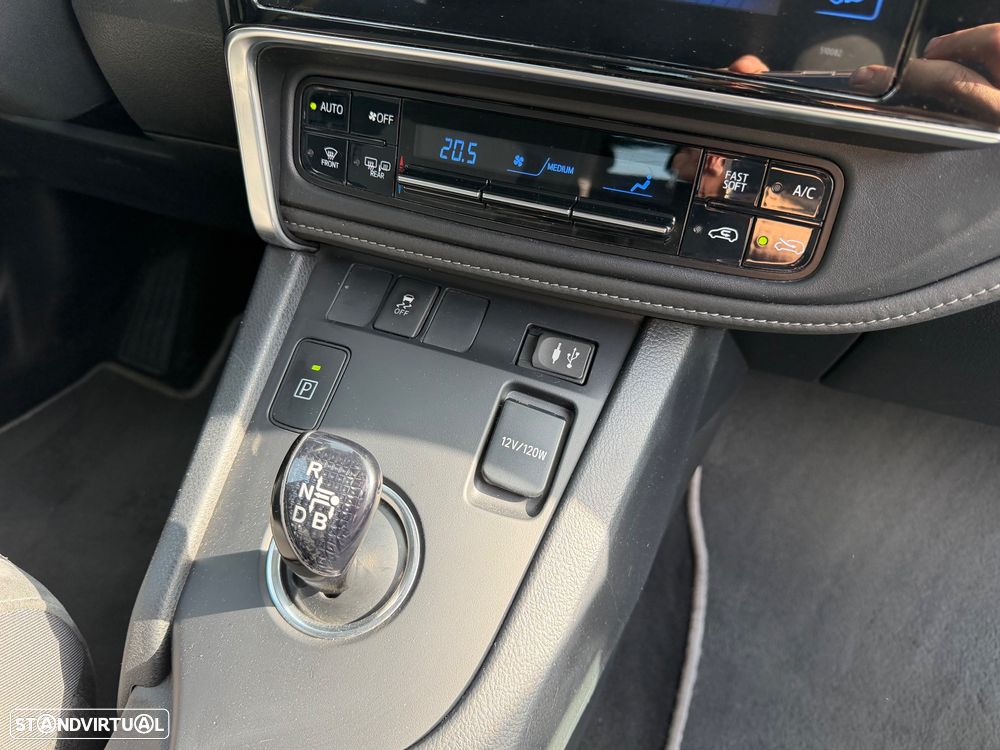 Toyota Auris 1.8 HSD Comfort +P.Techno+P.Sport - 42