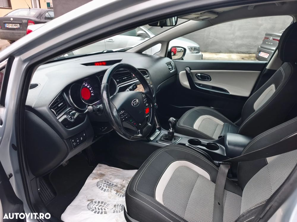 Kia Ceed 1.6 CRDi 136 ISG SW Platinum Edition - 9