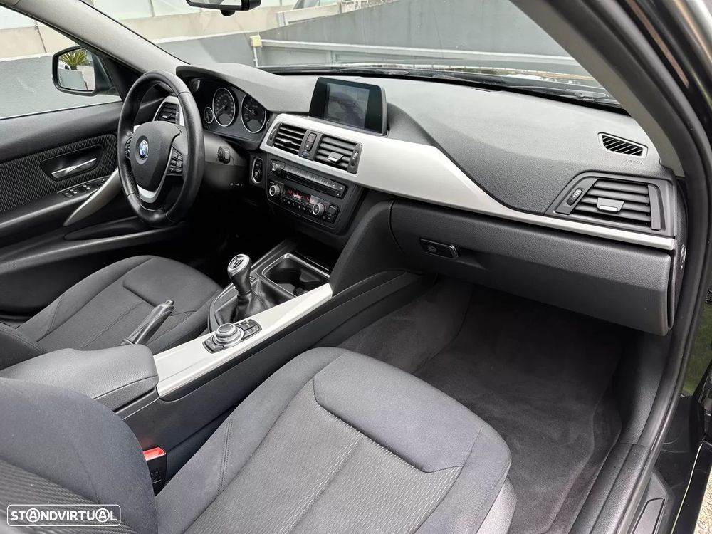 BMW 320 d EfficientDynamics Line Sport - 36
