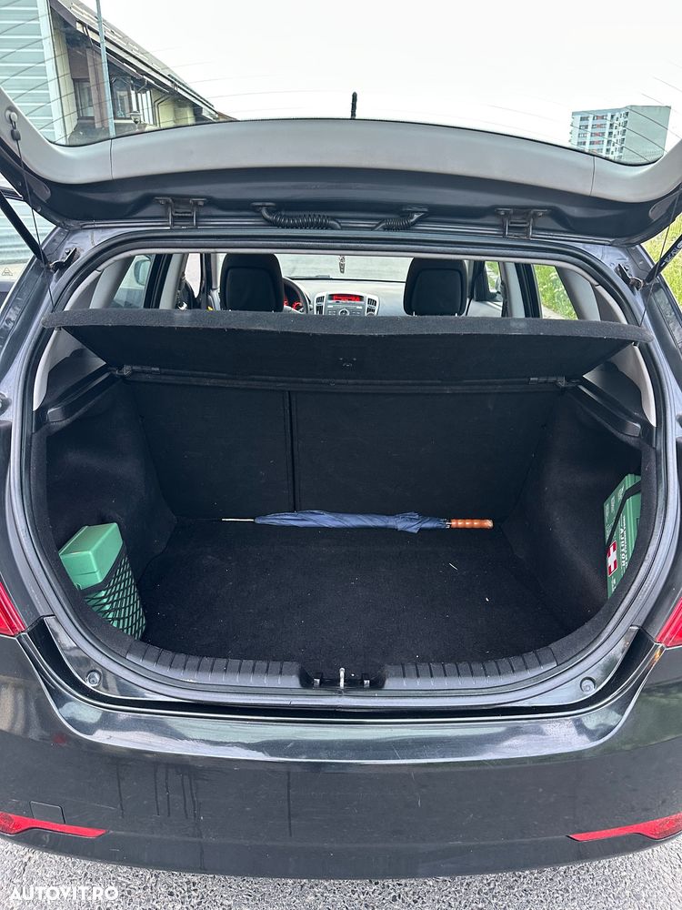 Kia Ceed - 12