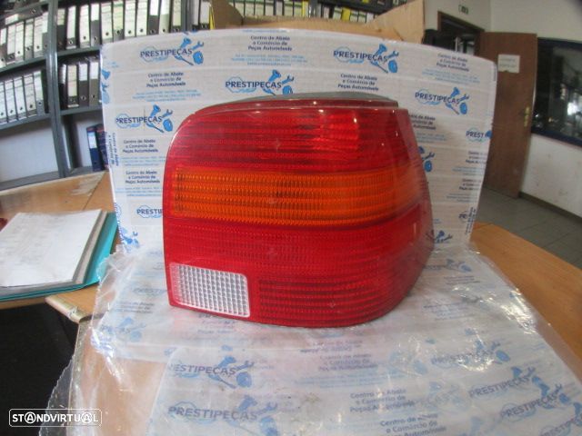 Farol Tras 1J69450960 VW GOLF 4 2001 1.6I 105CV 3P VERDE ESCURO DRT ORIGINAL VALEO - 1