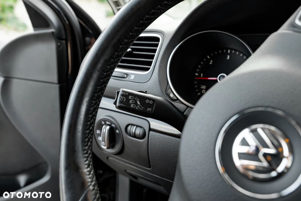 Volkswagen Golf 1.6 TDI DPF DSG Highline - 30