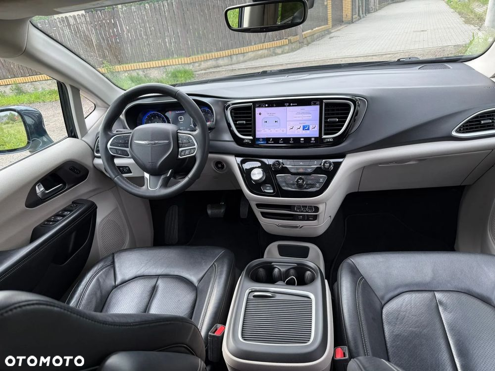 Chrysler Pacifica - 32