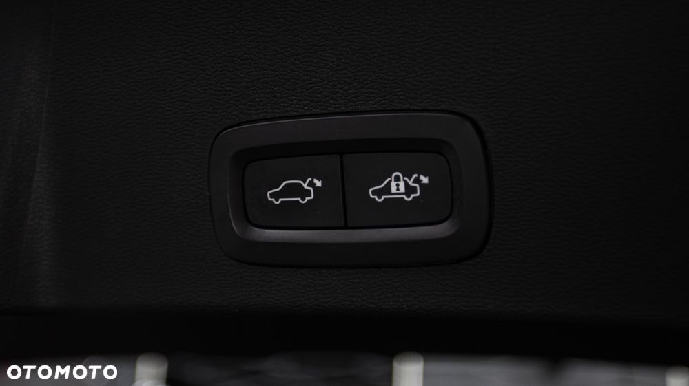 Volvo XC 40 T3 Momentum Pro - 17