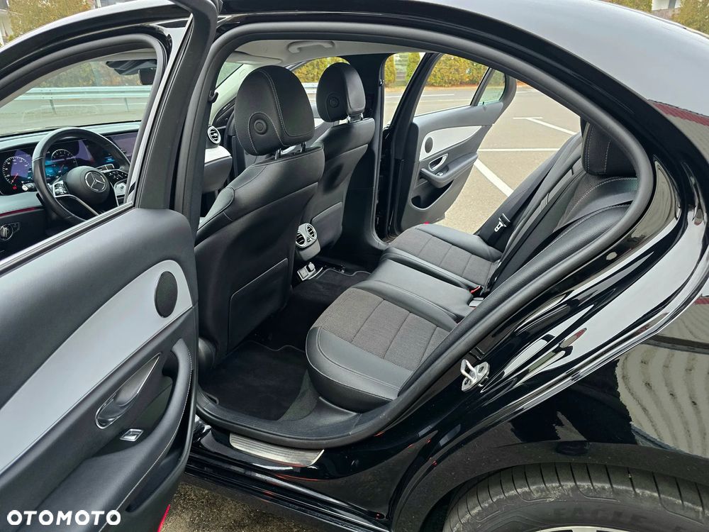 Mercedes-Benz Klasa E 300 Business Edition - 11