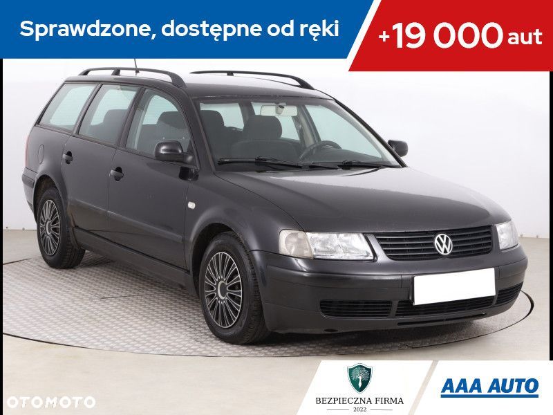 Volkswagen Passat - 1