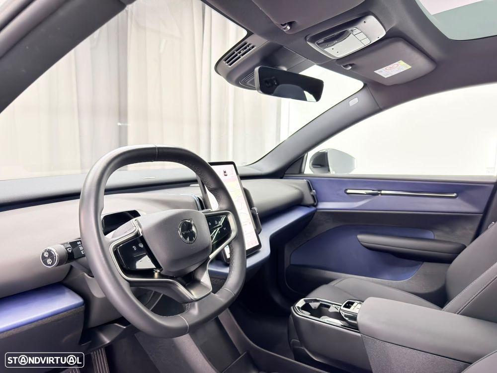 Volvo EX30 P5 Electric Long Range RWD Ultra - 24