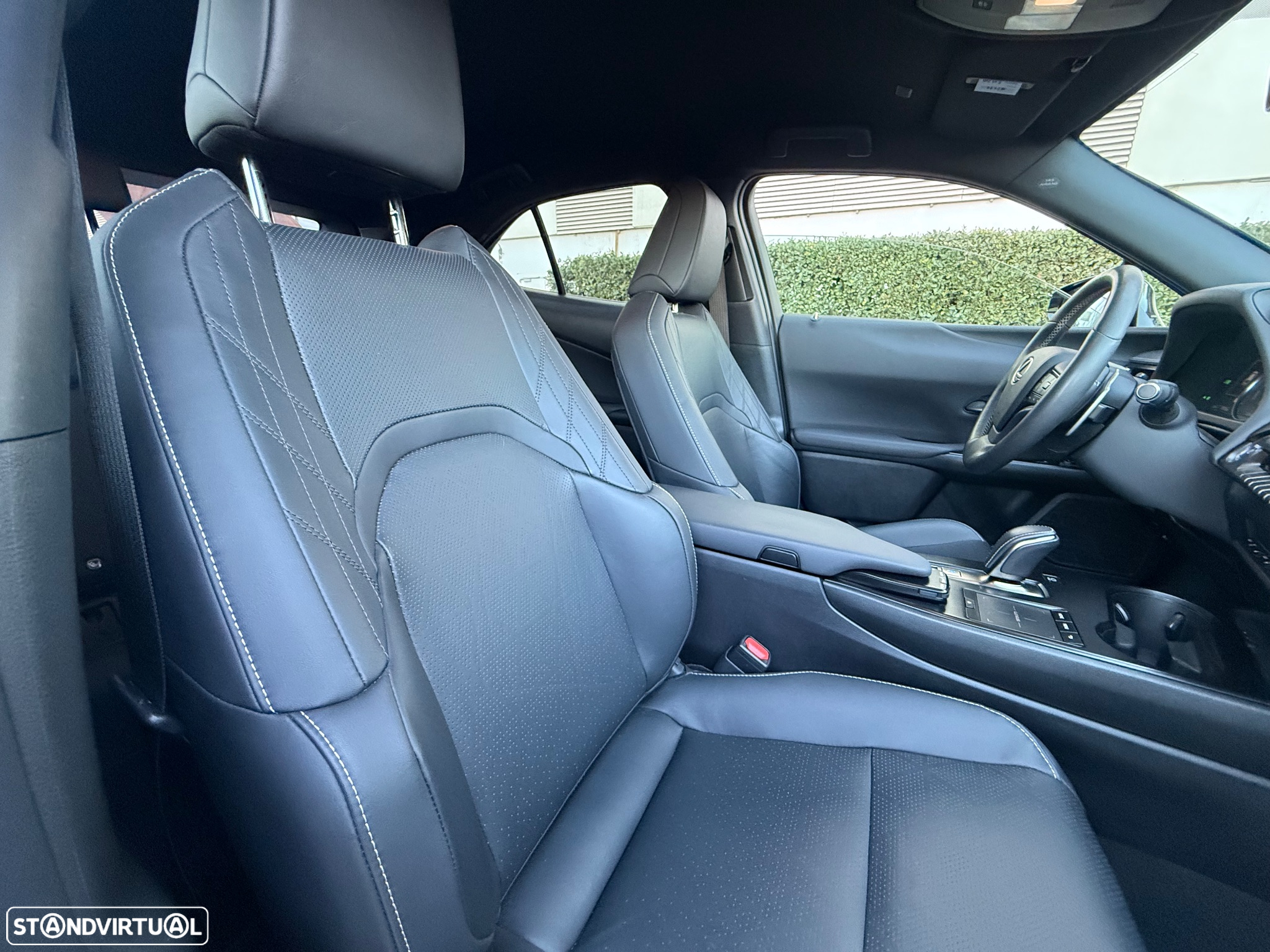 Lexus UX 300e Premium - 35