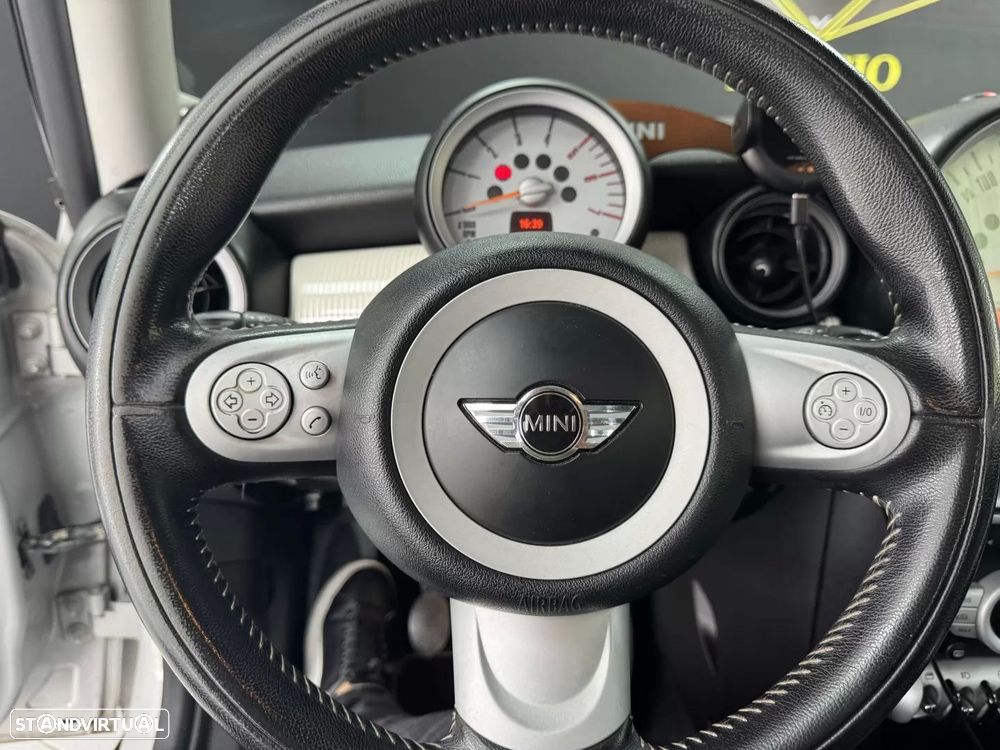 MINI 3 Portas Cooper D - 25