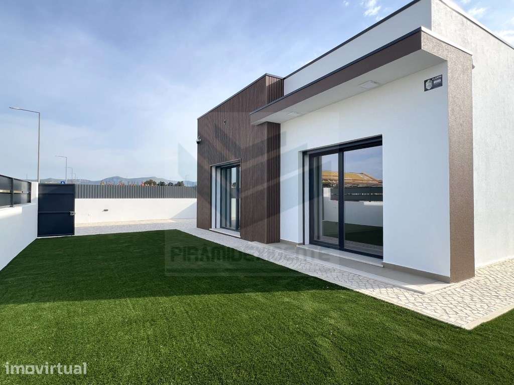 Moradia Isolada, Nova, 3 Suítes, Piscina, Garagem, AZEITÃO! - Grande imagem: 2/26