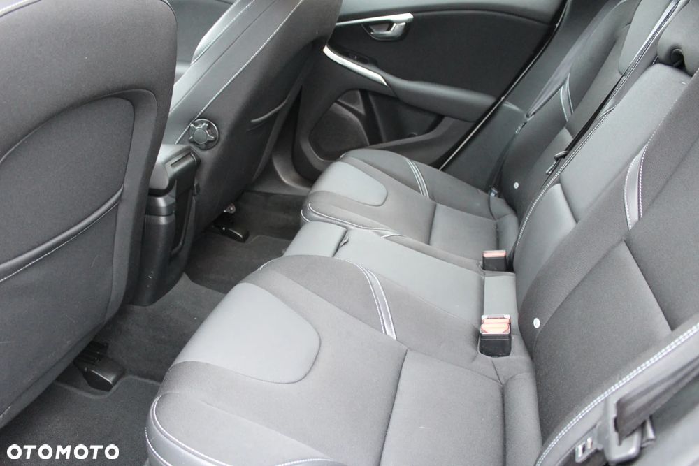 Volvo V40 D2 Momentum - 10