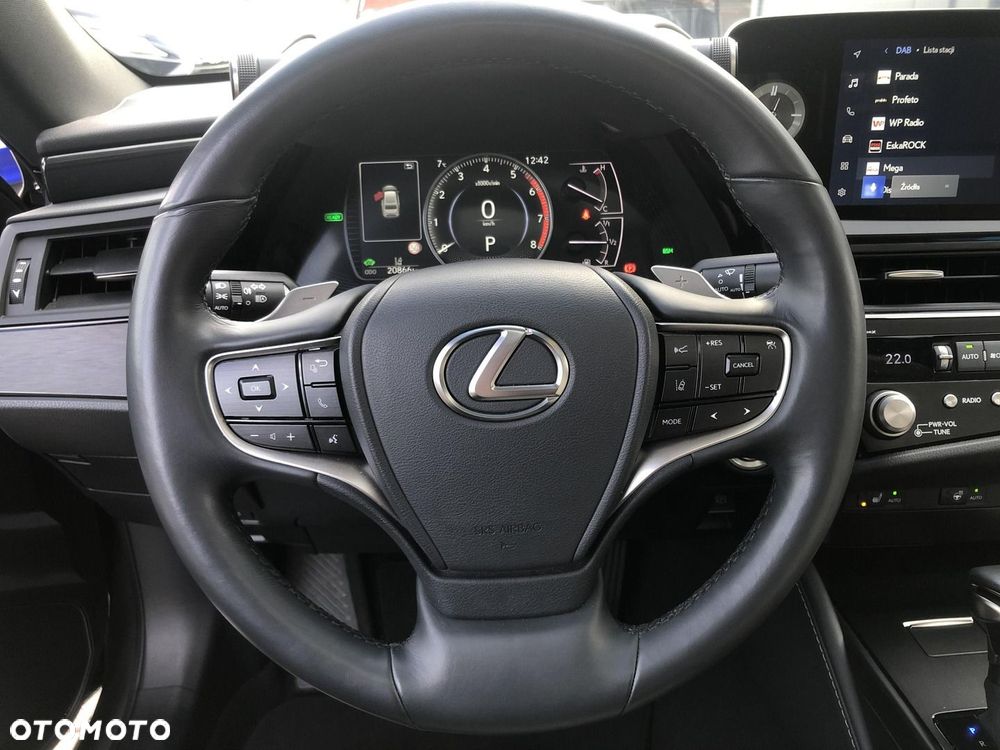 Lexus ES 300h F Sport Design - 15