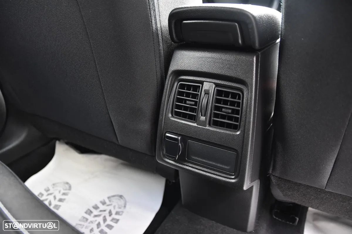 Renault Captur 1.5 dCi Exclusive EDC - 32