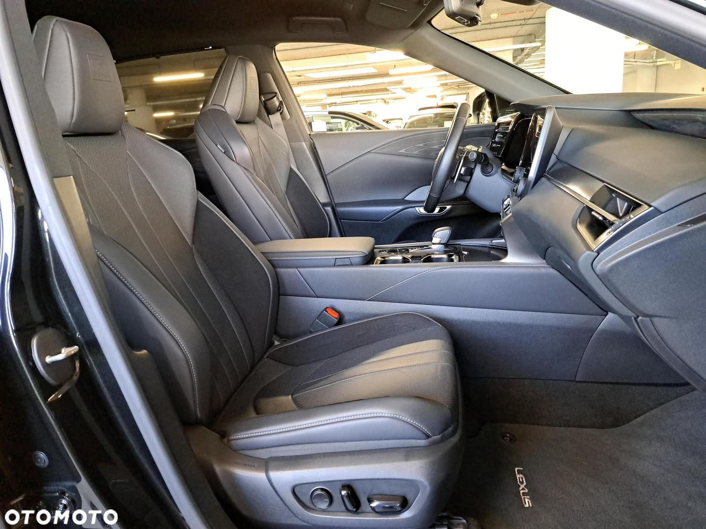 Lexus RX - 15