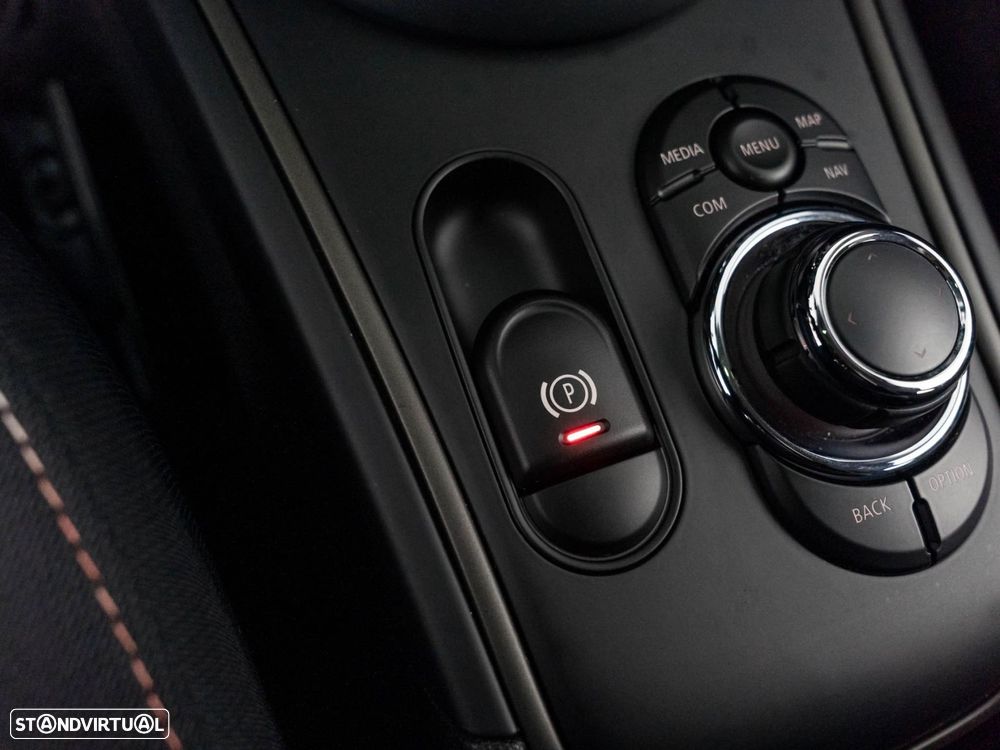 MINI Countryman Cooper SE Premium Essential Auto - 26