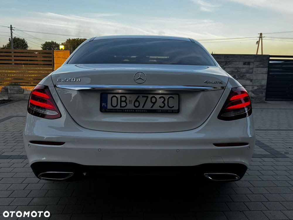 Mercedes-Benz Klasa E 220 d 4-Matic 9G-TRONIC - 14