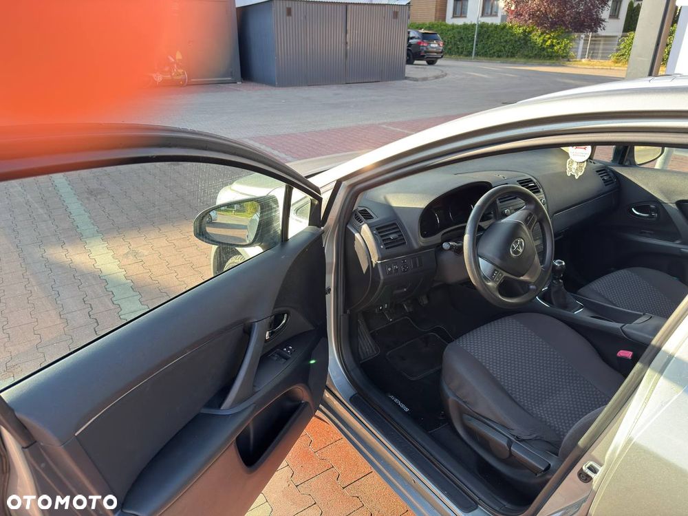 Toyota Avensis 1.6 Luna - 9