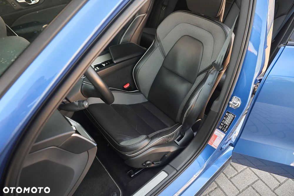 Volvo V60 D4 AWD Geartronic R-Design - 6