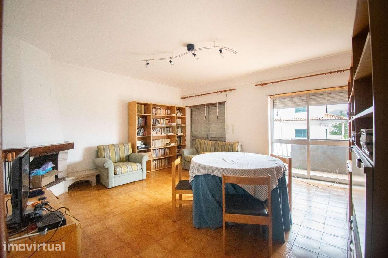 Apartamento T2 com Garagem e Vista Panorâmica – Rua António Jardim, Co - Grande imagem: 3/12