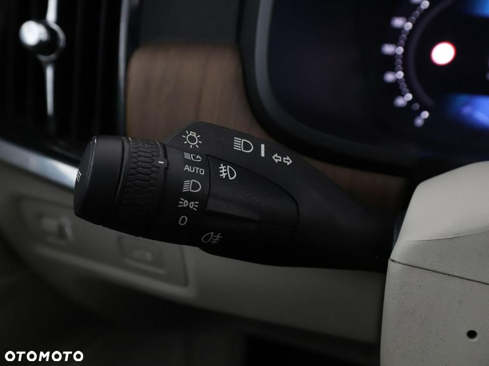 Volvo V90 Cross Country B4 D AWD Pro - 33