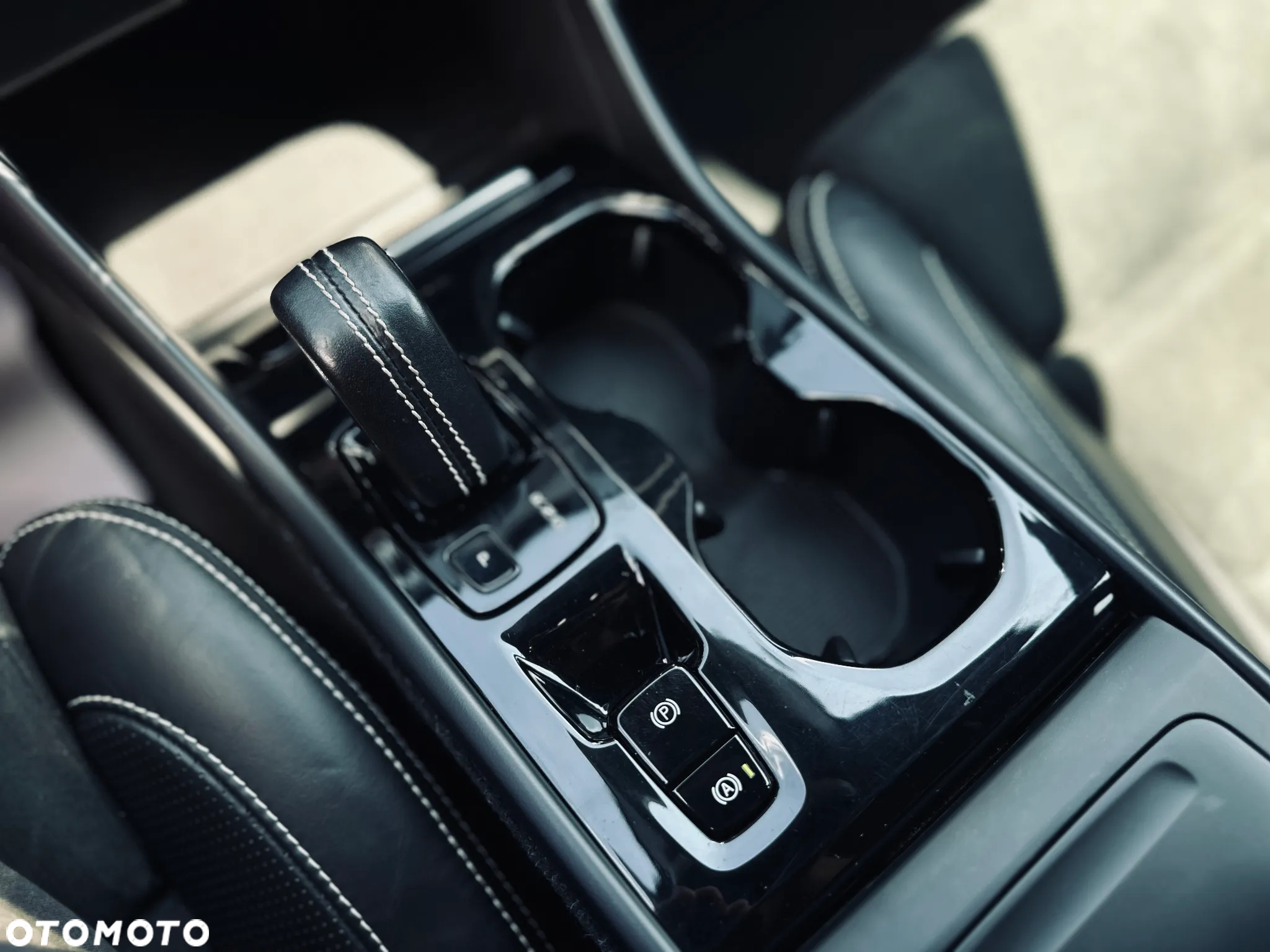 Volvo XC 40 D4 AWD Geartronic R-Design - 31
