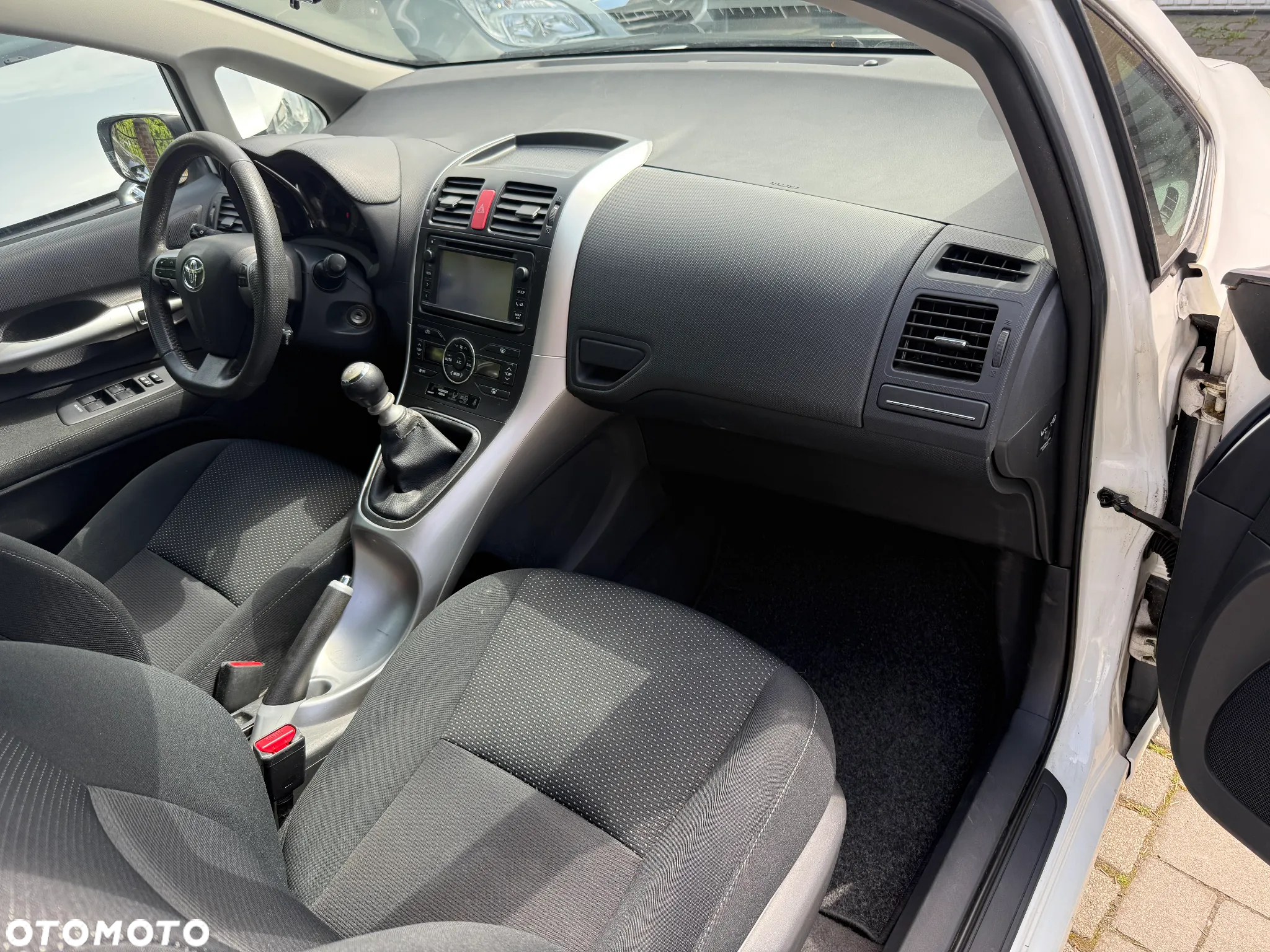 Toyota Auris 2.0 D-4D Executive - 13