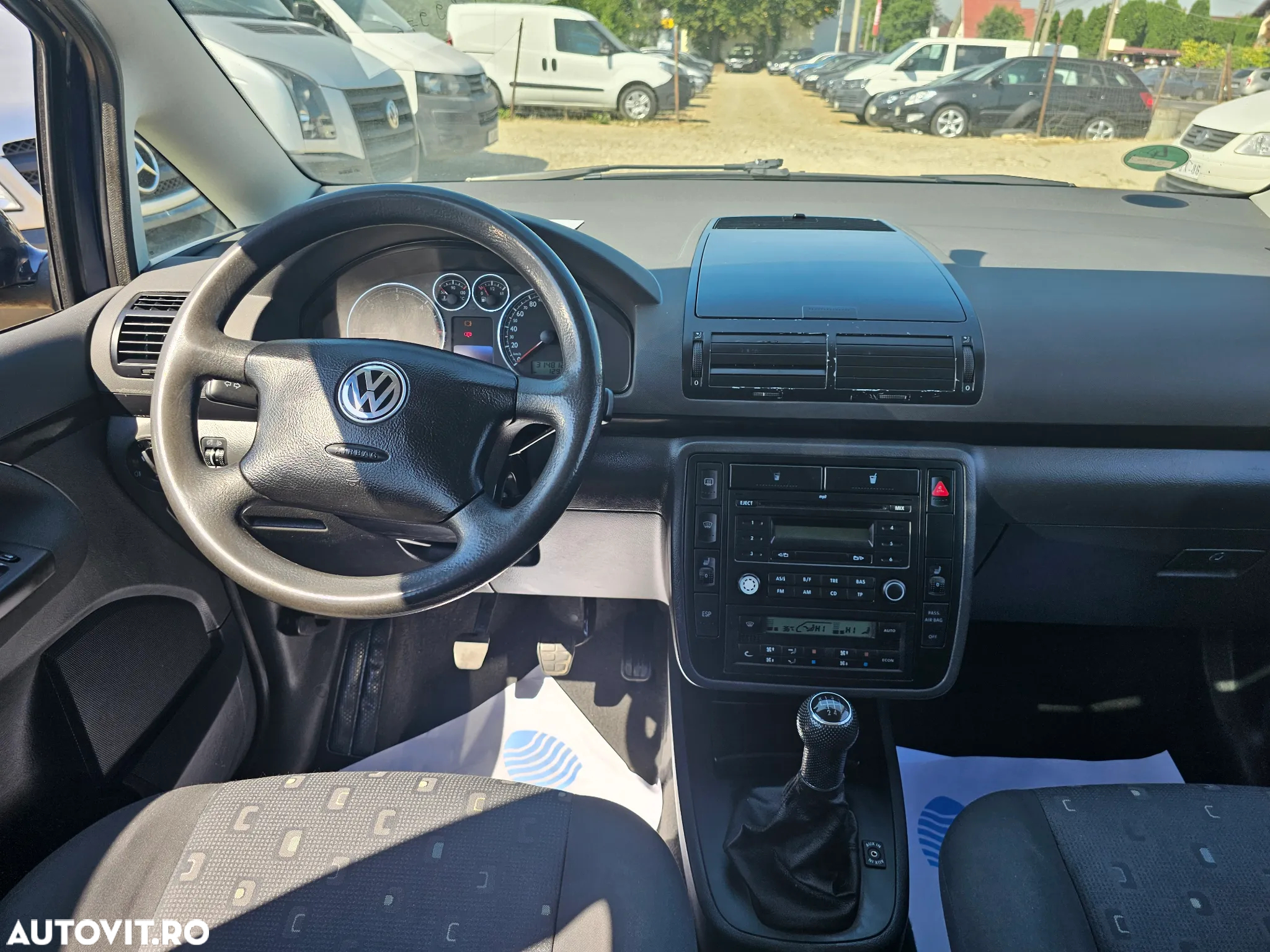 Volkswagen Sharan 1.9 TDI Comfortline Family - 9