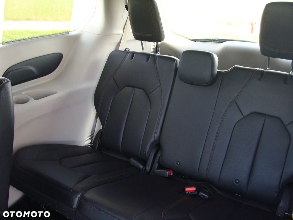 Chrysler Pacifica - 18