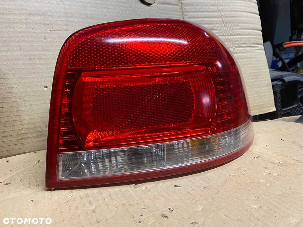 LAMPA TYLNA PRAWA AUDI A3 8P 280402 8P0945258 - 2