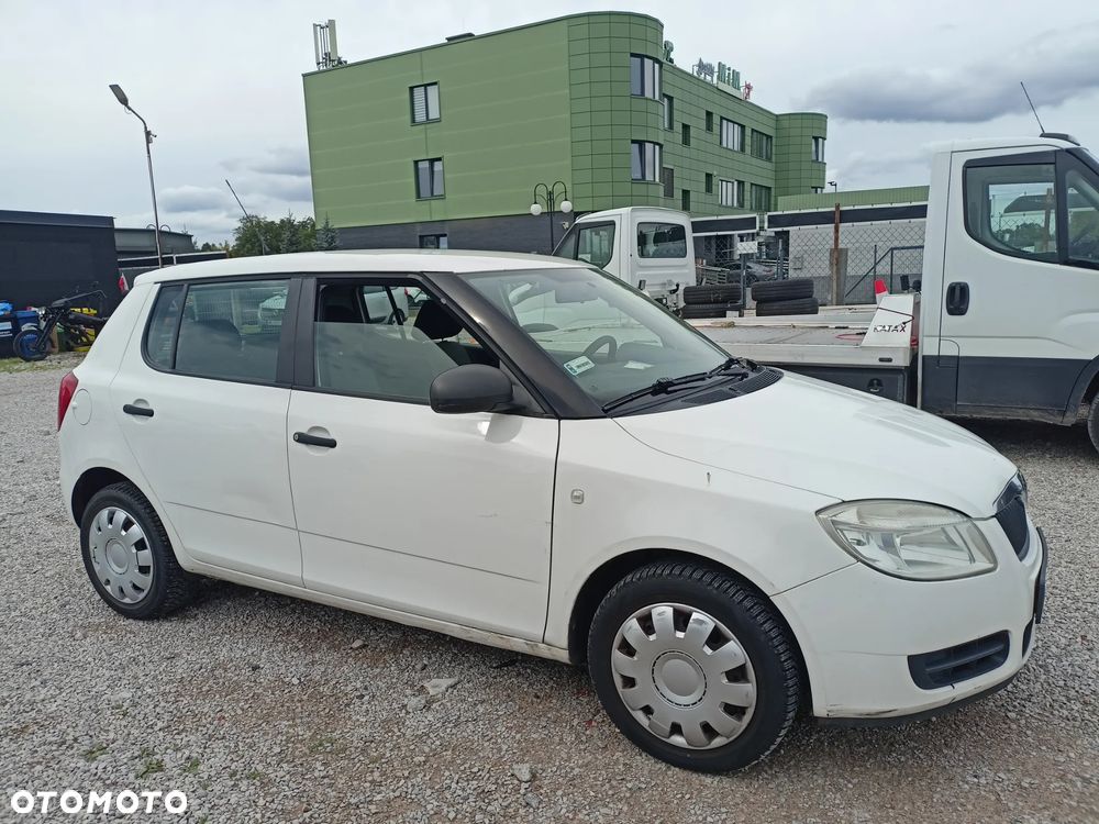 Skoda Fabia 2009 photo 4