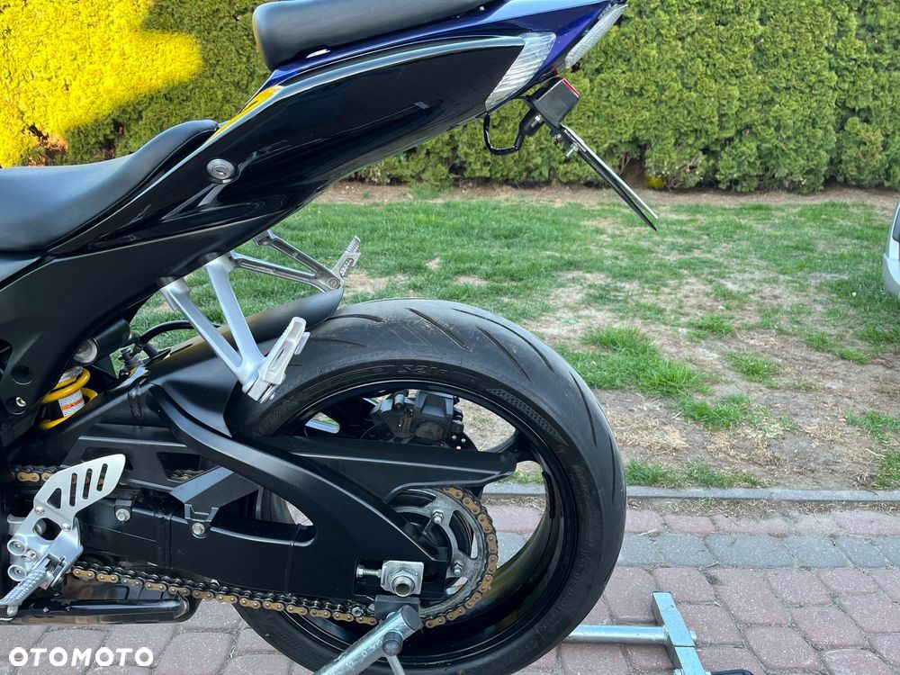 Suzuki GSX-R - 25