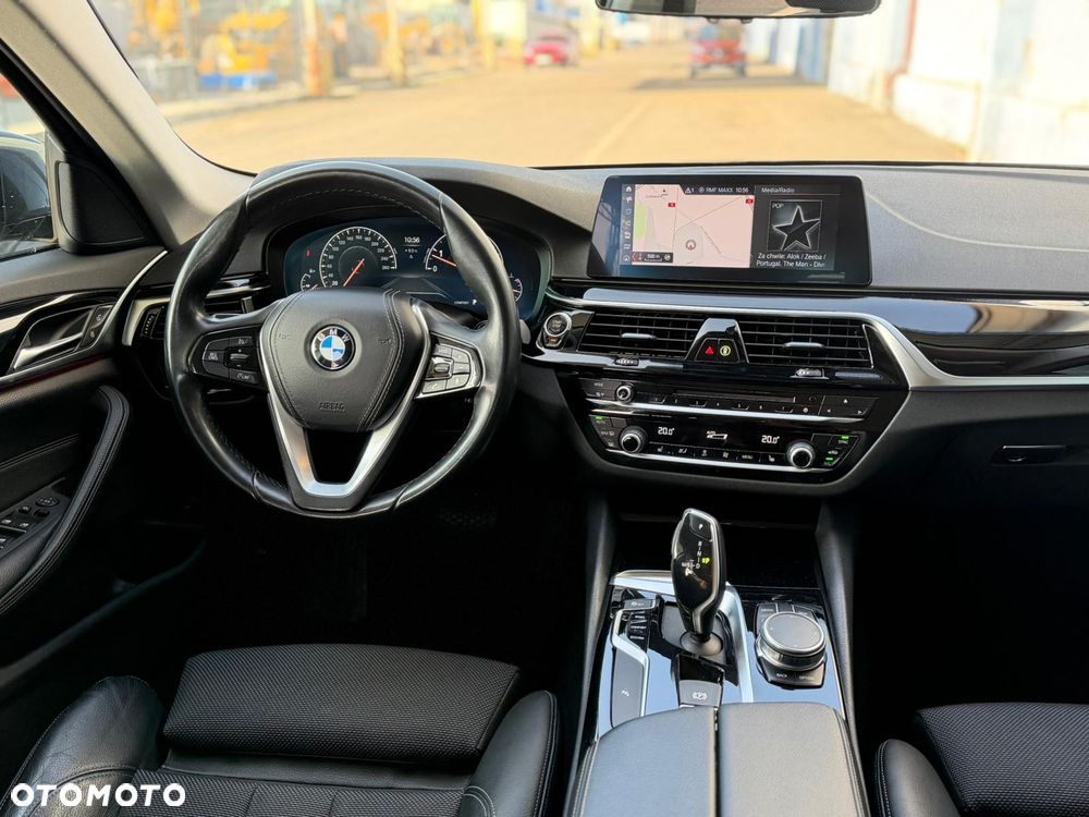 BMW Seria 5 530i Sport Line - 24