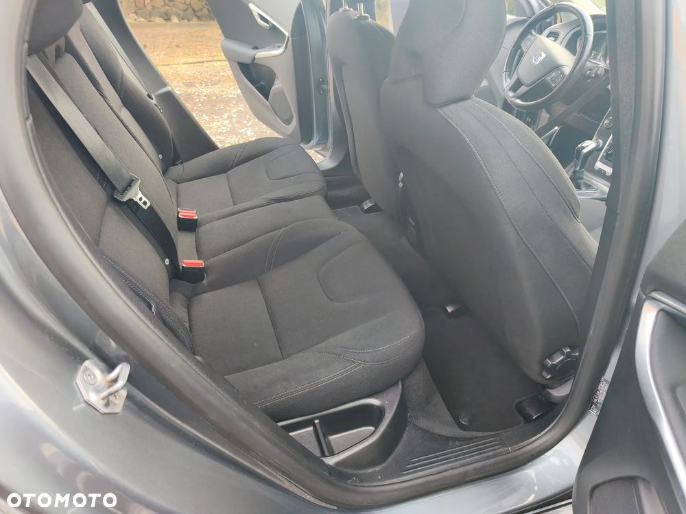 Volvo V40 D2 Summum - 8