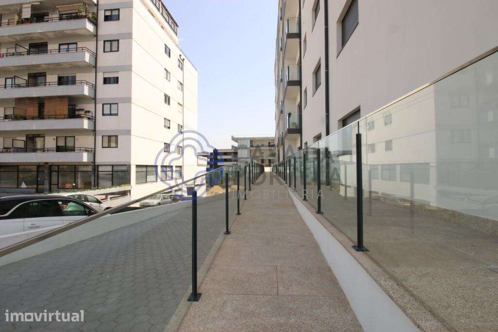 Apartamento T5 duplex, A.C., estacionamento 4 carros, 2 arrumos, ao El - Grande imagem: 4/51