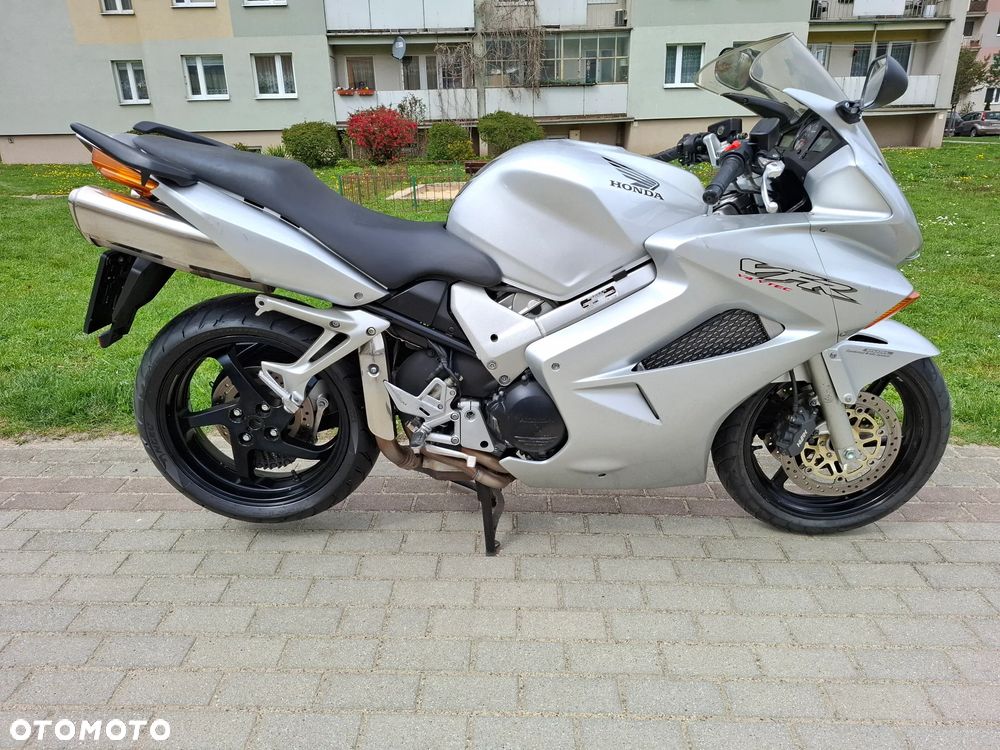 Honda VFR - 3