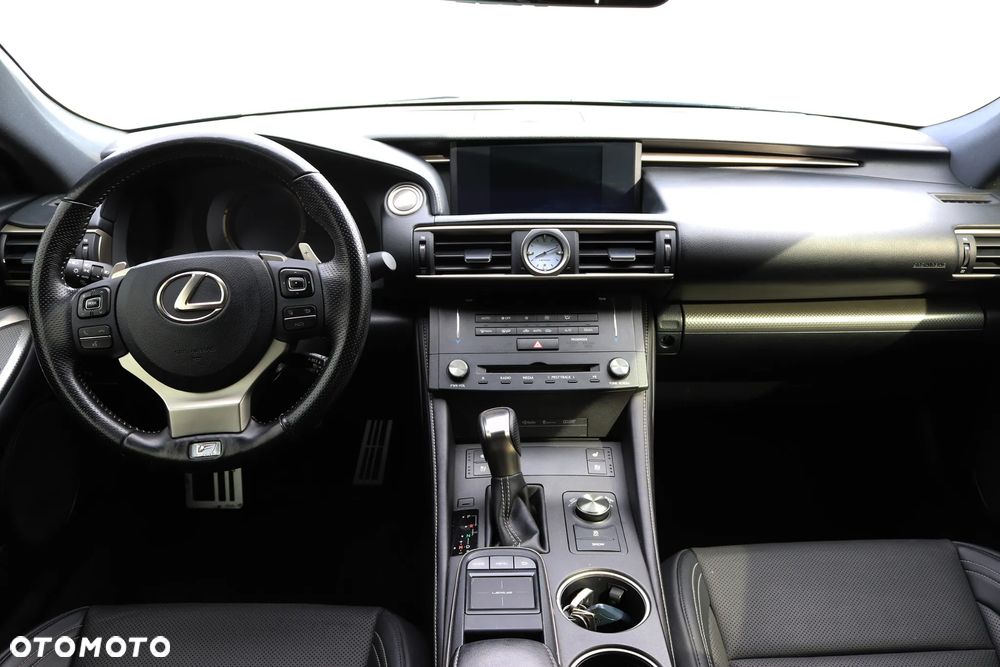 Lexus RC F Carbon - 15