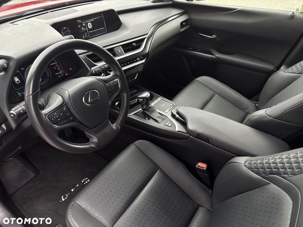 Lexus UX - 10