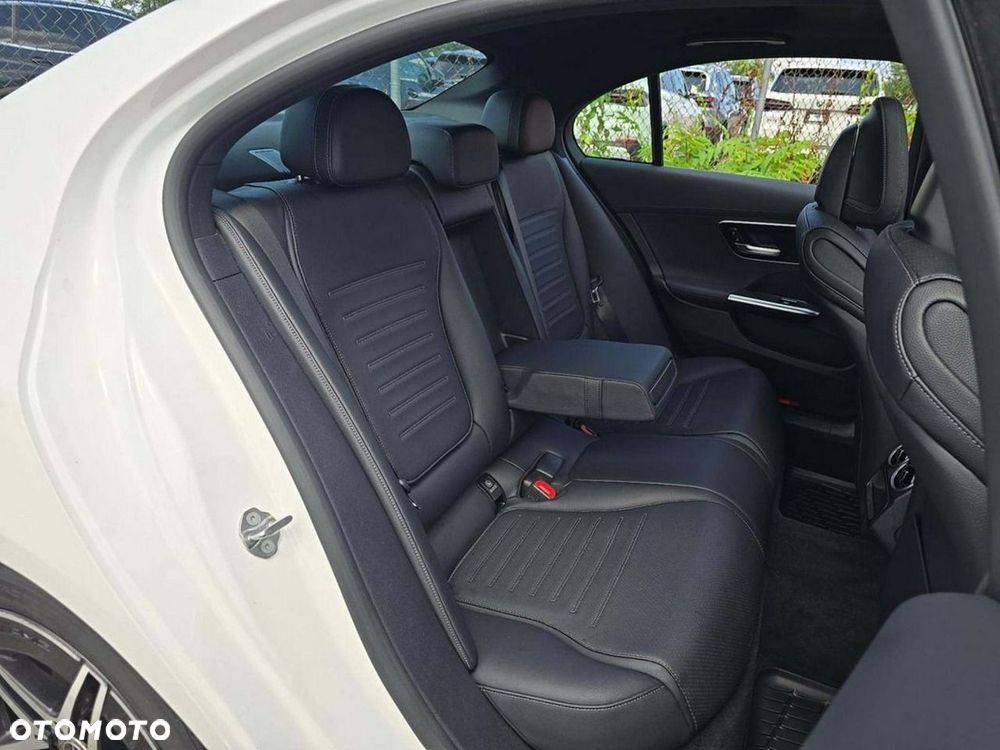 Mercedes-Benz Klasa C 300 4Matic 9G-TRONIC AMG Line - 9