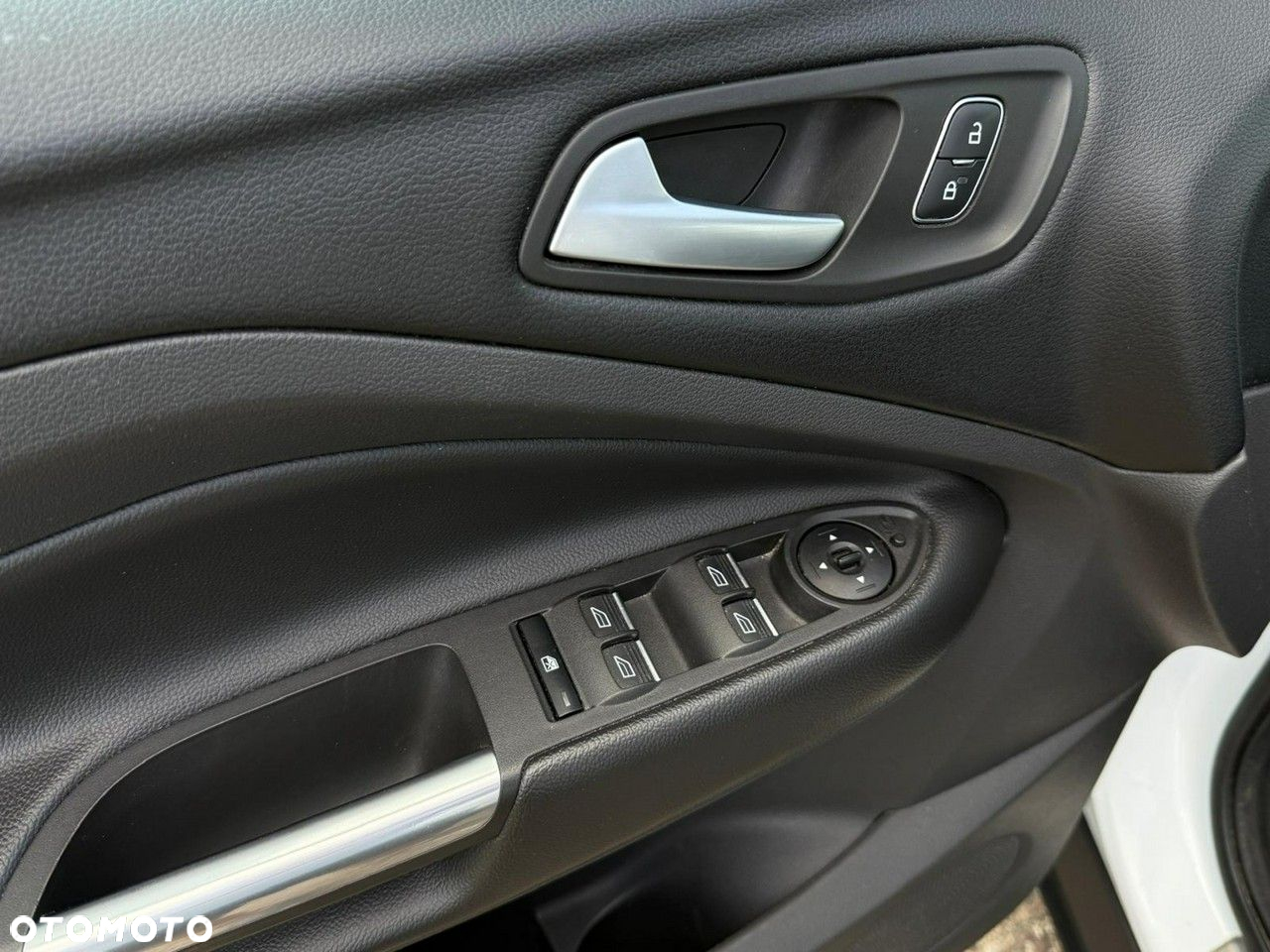 Ford Kuga - 25