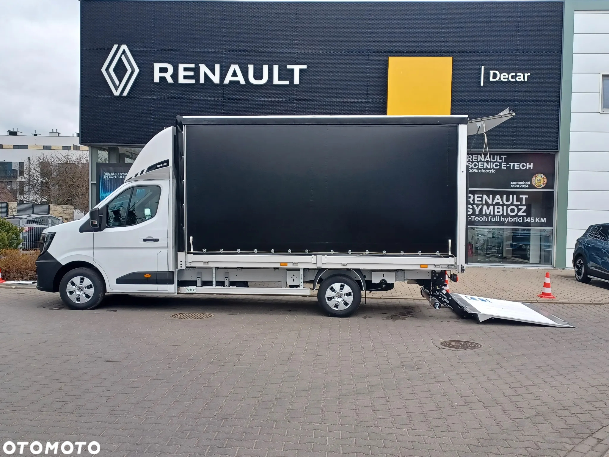 Renault Master skrzynia z windą - 13