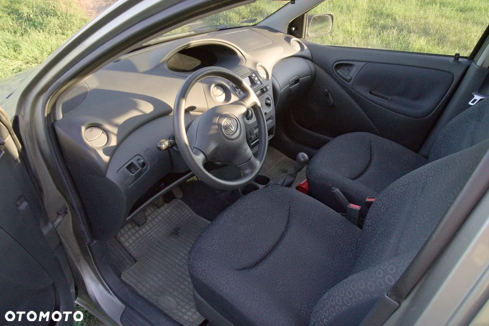 Toyota Yaris 1.0 Base - 7